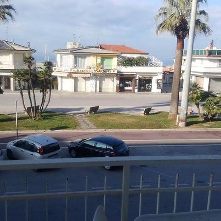 شقة Monolocale Lungomare فياريجيو المظهر الخارجي الصورة